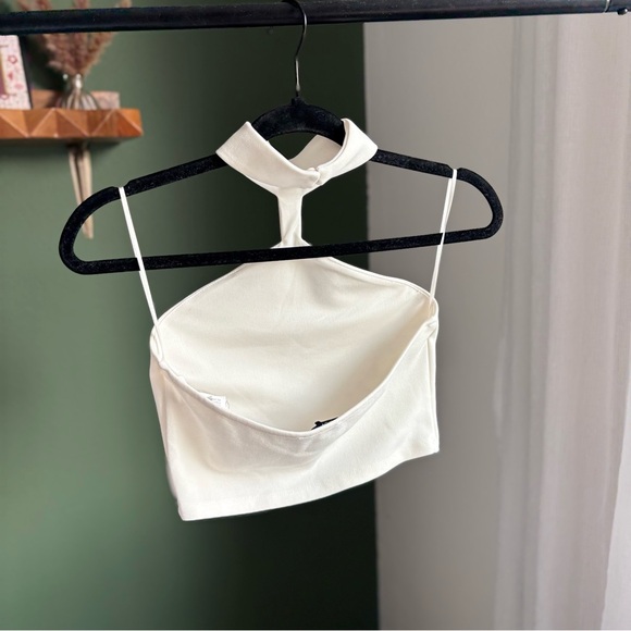 Elegant White Halter Top - Picture 3 of 3